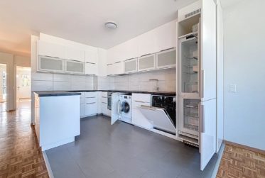 Spacieux appartement de 3.5 pièces, 95 m², entièrement rénové !