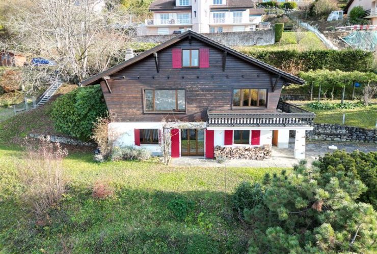 Superbe chalet avec vue panoramique sur le lac et les montagnes !